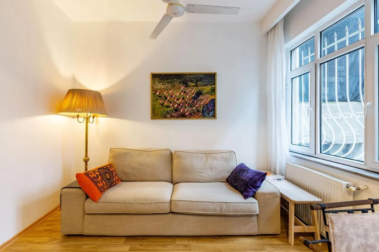 Vibrant Flat In Cihangir With Central Location 이스탄불 0*,  터키